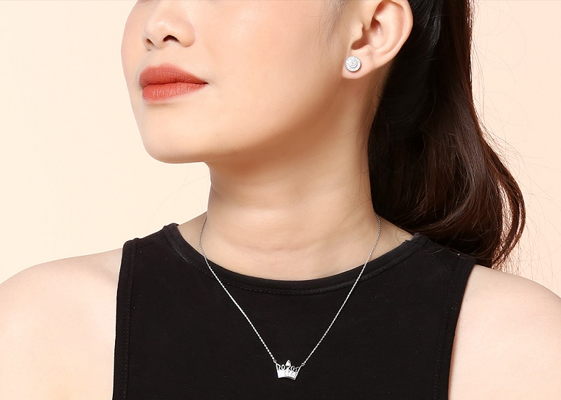 Thiết kế d&acirc;y chuỗi bắt mắt, độc đ&aacute;o với mặt h&igrave;nh vương miện